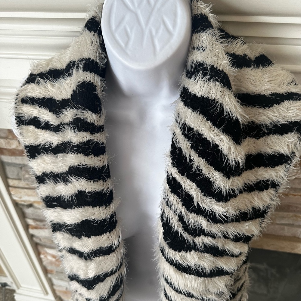 Sioni Studio Womens Sleeveless Fuzzy Open Swing Animal Print Vest Cardigan Sz M